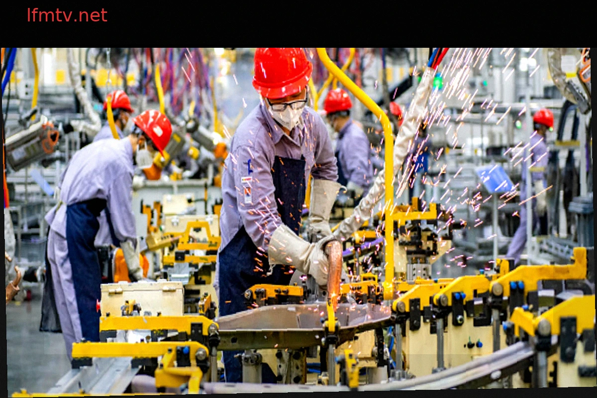 China Industrial Profit Growth Slows Amidst Economic Downturn