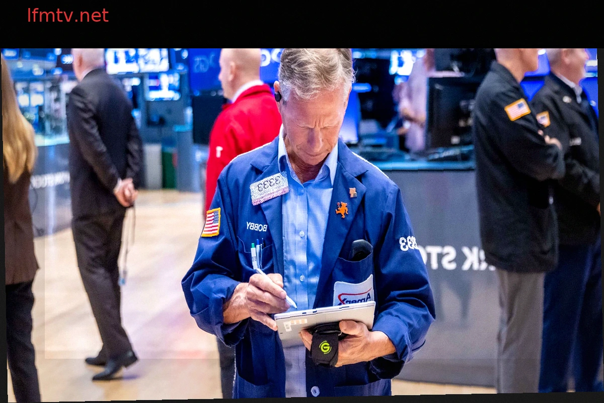Stock Traders Embrace Fed Rate Hike Signals as Volatility Index Hits Yearly Low