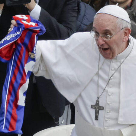 Soccer World Reacts to Pope Francis’s Death