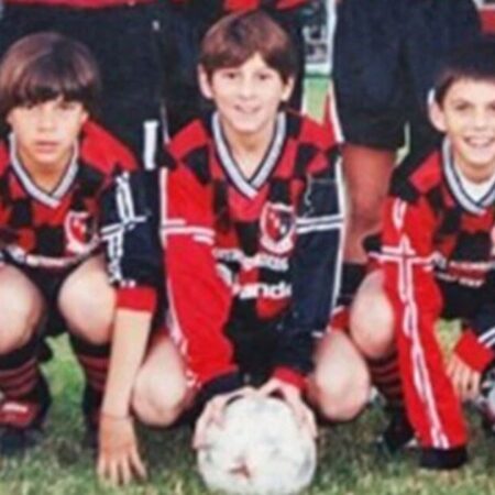 Newell’s Old Boys Suspends Young Players Over Rival Club Photo Incident