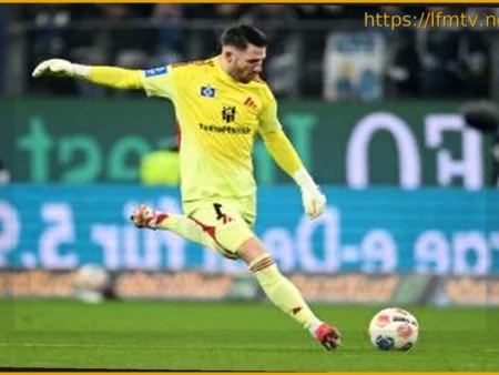 HSV shot-stopper could play back-up to Urbig if Neuer retires at Bayern