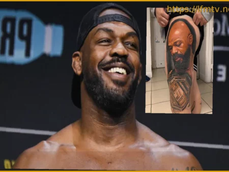 Фанату сделали огромную татуировку Джона Джонса, вызвав неоднозначную реакцию в интернете